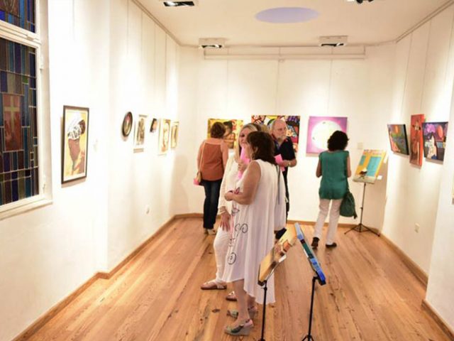 Taller de arte para adultos mayores.